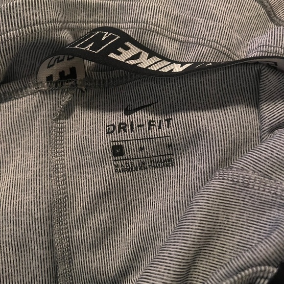 Nike Women's Gray Sleeveless Athletic Tank Size M - Picture 3 of 3